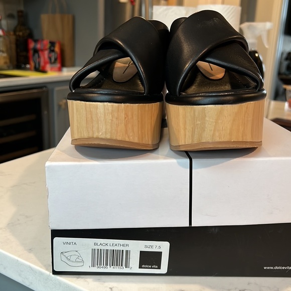 Dolce Vita Black Sandal - Picture 6 of 6